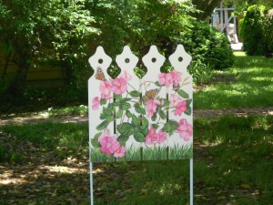 Decorated picket fence