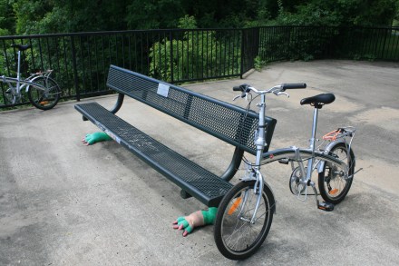 Bench with knitted feet